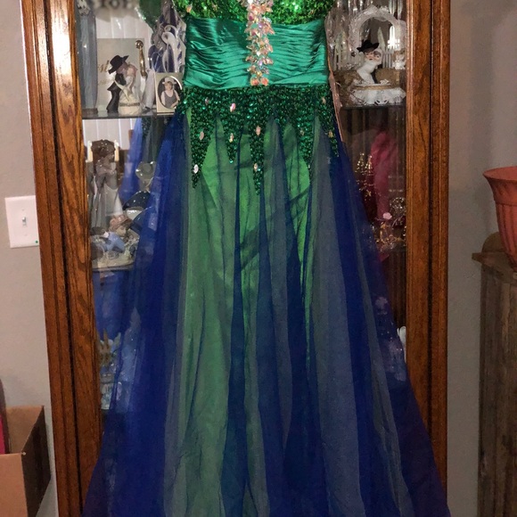 Green and Blue prom dress size 2 - Picture 3 of 5